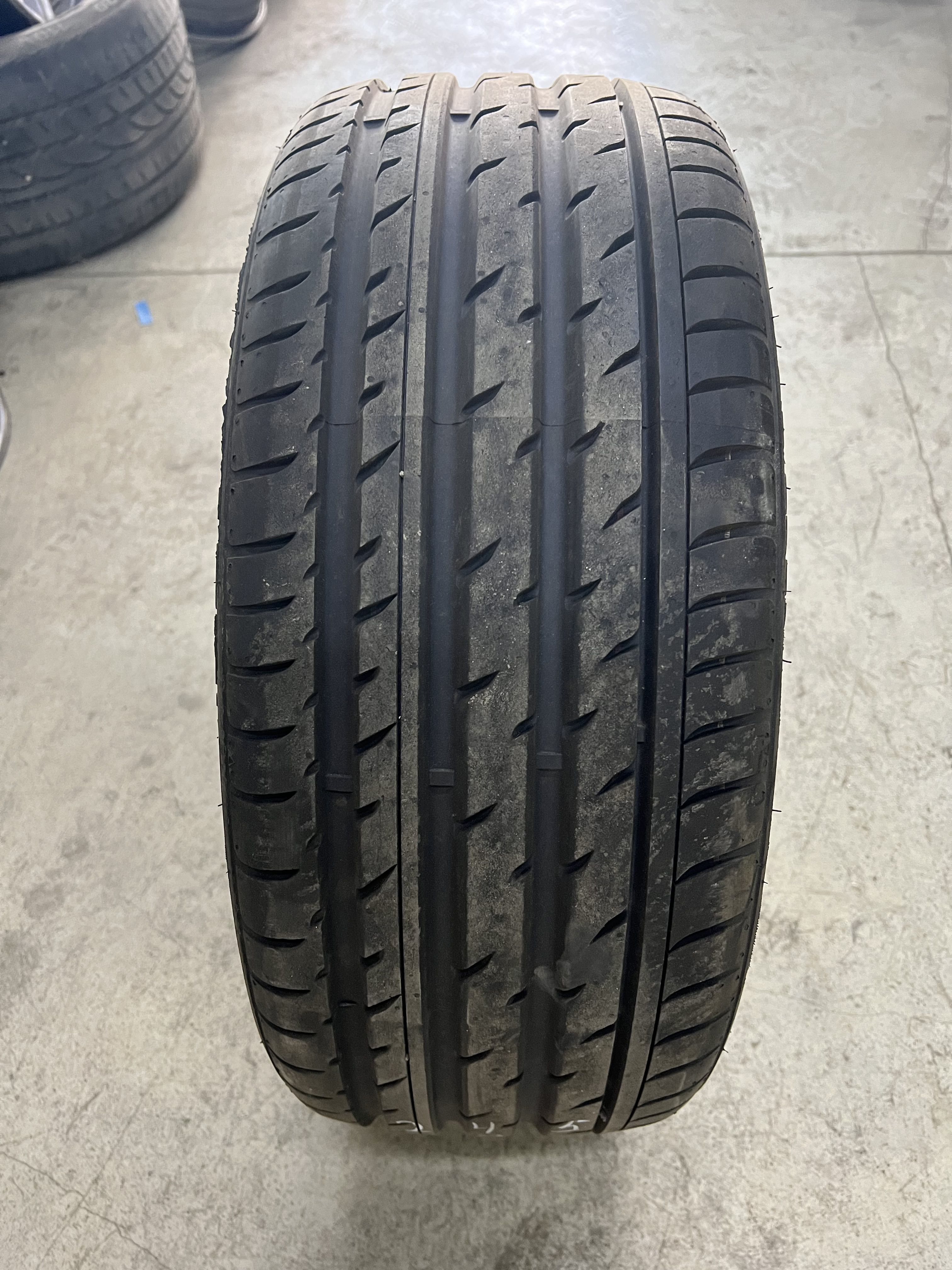 225/40R19 HaIda